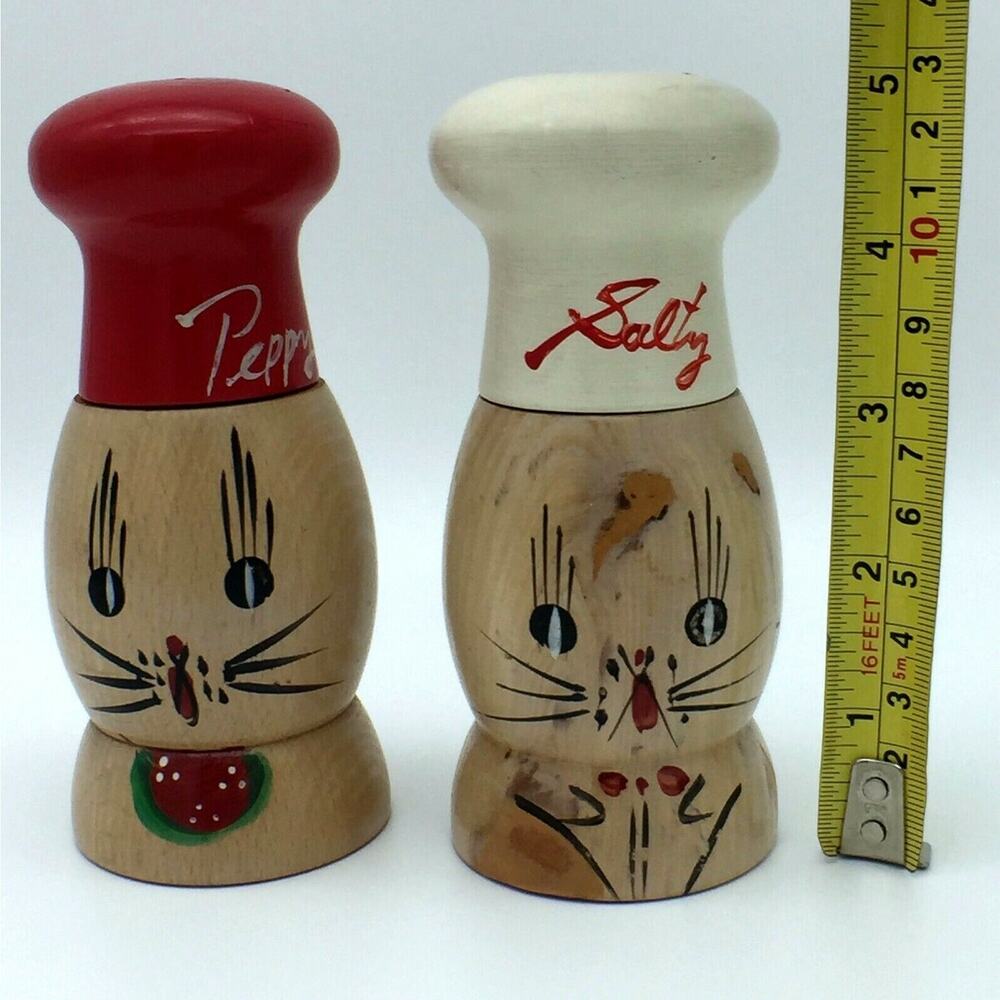 Salt and Pepper Shakers Salty and Peppy Cats Vintage Wood Hand Painted Kitschy - Picture 2 of 9